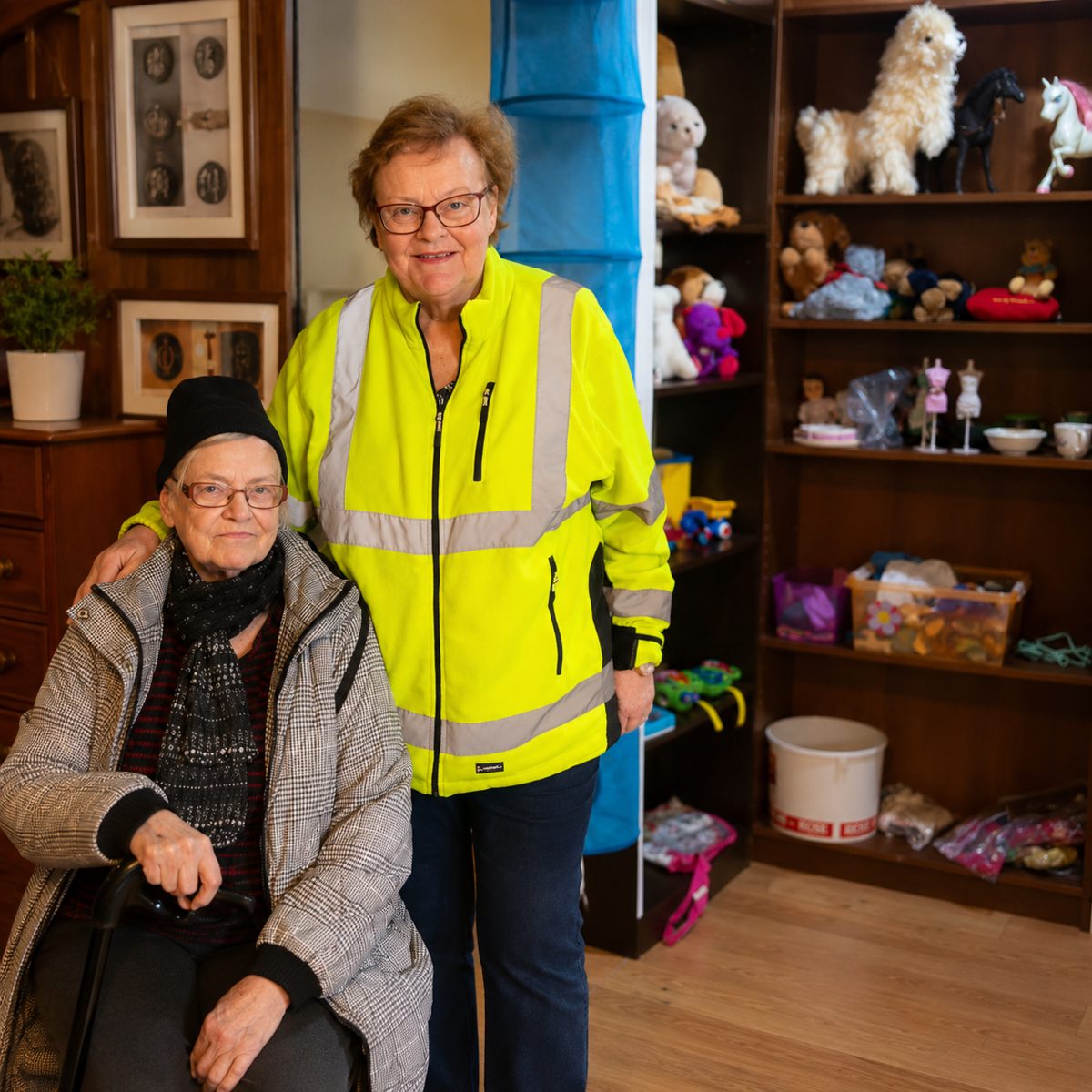 Volontär och besökare i Framtid utan gränsers lokal